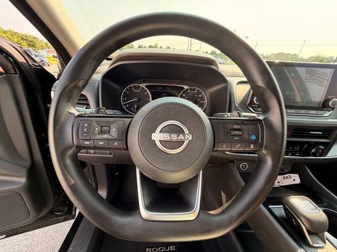 Used 2023 Nissan Rogue SV FWD image 21