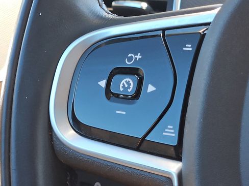 Used 2019 Volvo XC90 T5 Momentum w/ Advanced Package image 22