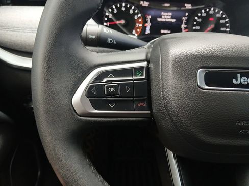 Used 2025 Jeep Compass Latitude AWD/4WD image 11