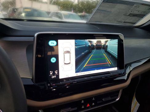 New 2026 Volkswagen Atlas Cross Sport SE image 10