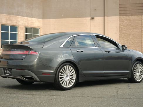 Used 2017 Lincoln MKZ Reserve FWD image 4