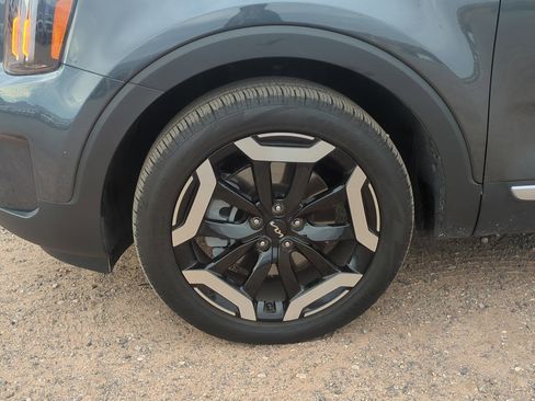 Used 2024 Kia Telluride S w/ S Sunroof Package image 11