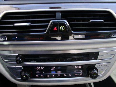 Used 2016 BMW 750i xDrive image 57