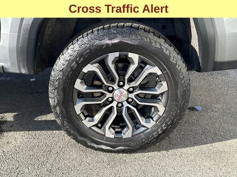 Used 2024 GMC Canyon Denali image 9