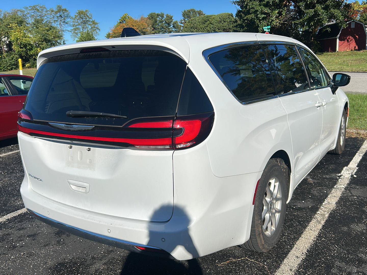 Used 2024 Chrysler Pacifica Touring-L FWD image 6