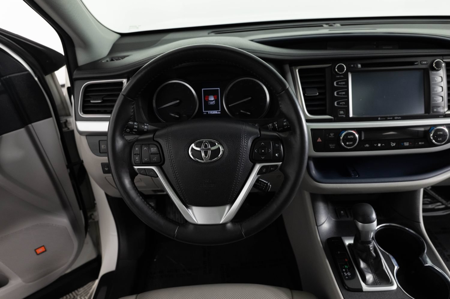 Used 2019 Toyota Highlander Limited Platinum AWD/4WD image 34