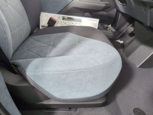 Used 2025 BMW iX xDrive50 w/ Premium Package image 33