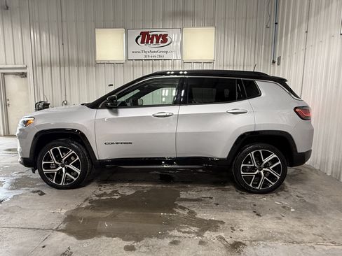 Used 2025 Jeep Compass Limited w/ Elite Group AWD/4WD image 15