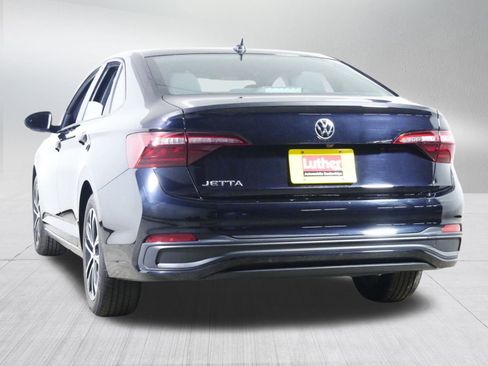 Used 2022 Volkswagen Jetta Sport image 5