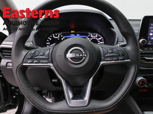 Used 2023 Nissan Altima 2.5 SV FWD image 10
