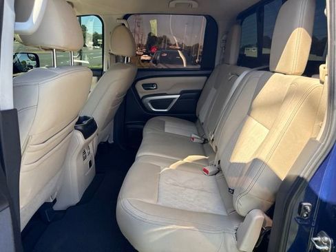 Used 2017 Nissan Titan SV AWD/4WD image 12
