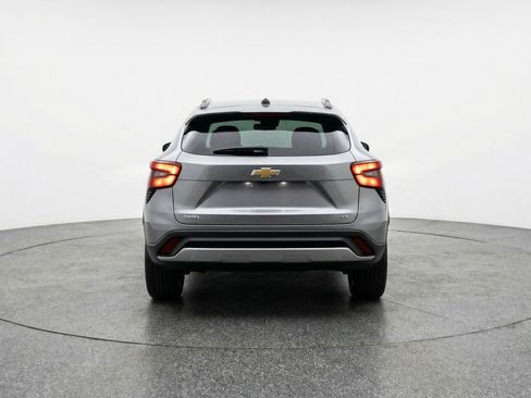 Used 2025 Chevrolet Trax LT image 7