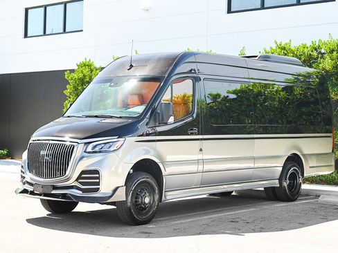 Used 2023 Mercedes-Benz Sprinter 3500 image 1