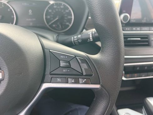 Used 2025 Nissan Altima 2.5 SV image 12