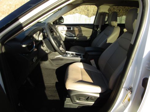 Used 2024 Ford Explorer Limited w/ Limited Technology Package image 15