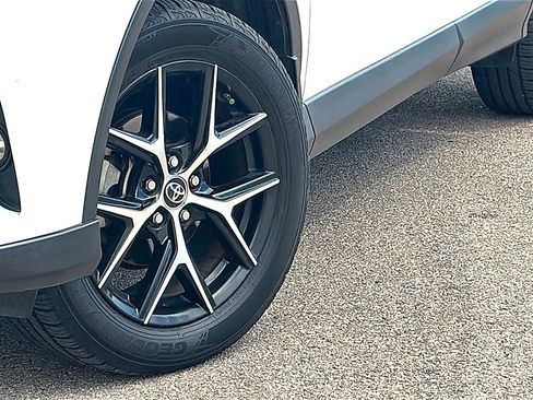 Used 2018 Toyota RAV4 SE w/ Power Extra Value Package FWD image 3
