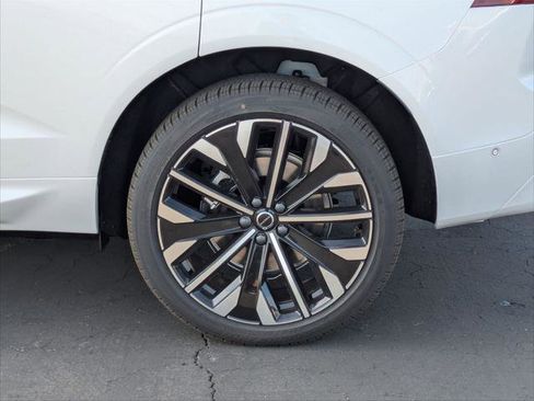 New 2026 Volvo XC60 T8 Ultra w/ Protection Package Premier image 5