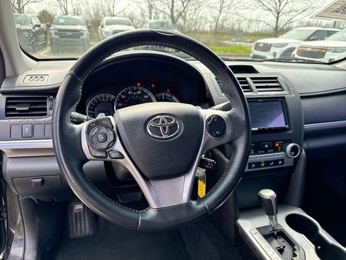 Used 2014 Toyota Camry SE image 11