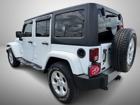 Used 2015 Jeep Wrangler Unlimited Sahara w/ Connectivity Group AWD/4WD image 4