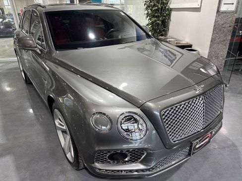 Used 2017 Bentley Bentayga image 29