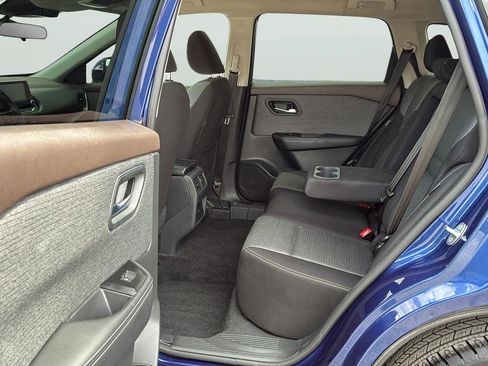 Used 2023 Nissan Rogue SV image 16