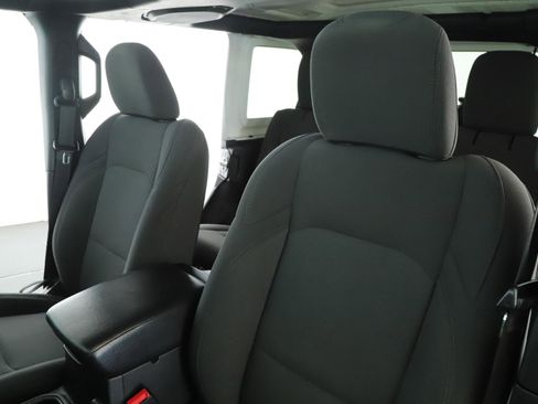 Used 2019 Jeep Wrangler Unlimited Sport S AWD/4WD image 4