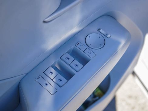 Certified 2025 Hyundai Kona SEL image 19