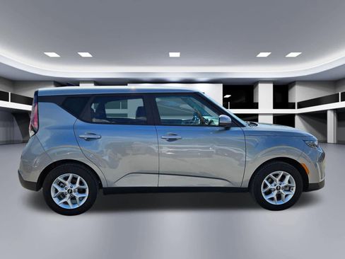 Certified 2025 Kia Soul LX FWD image 6