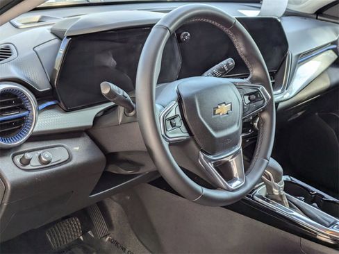 Used 2025 Chevrolet Trax LT w/ LT Convenience Package image 14