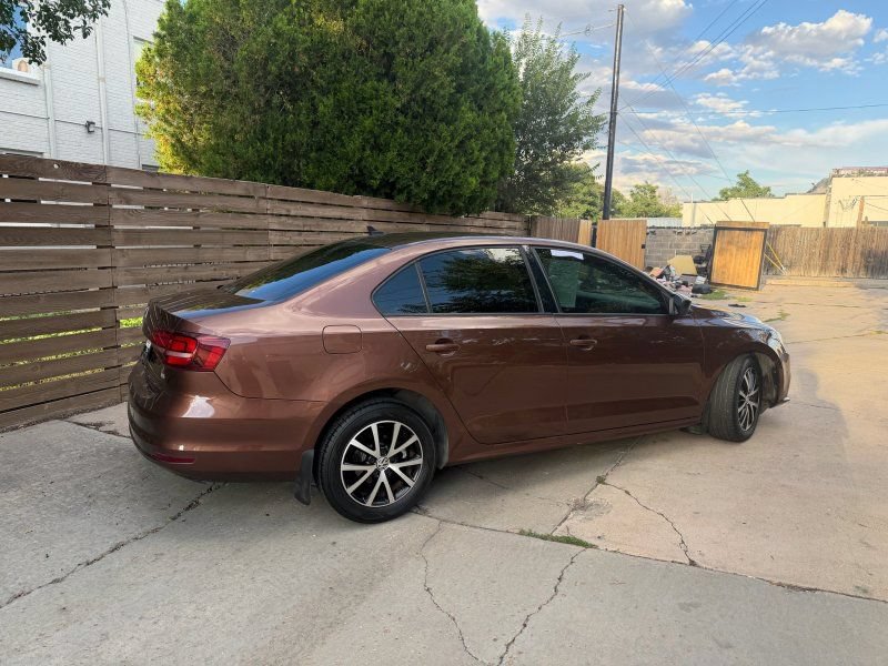 Used 2016 Volkswagen Jetta SE FWD image 4