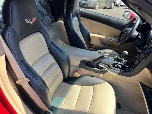 Used 2008 Chevrolet Corvette Coupe w/ Z51 Performance Package RWD image 24