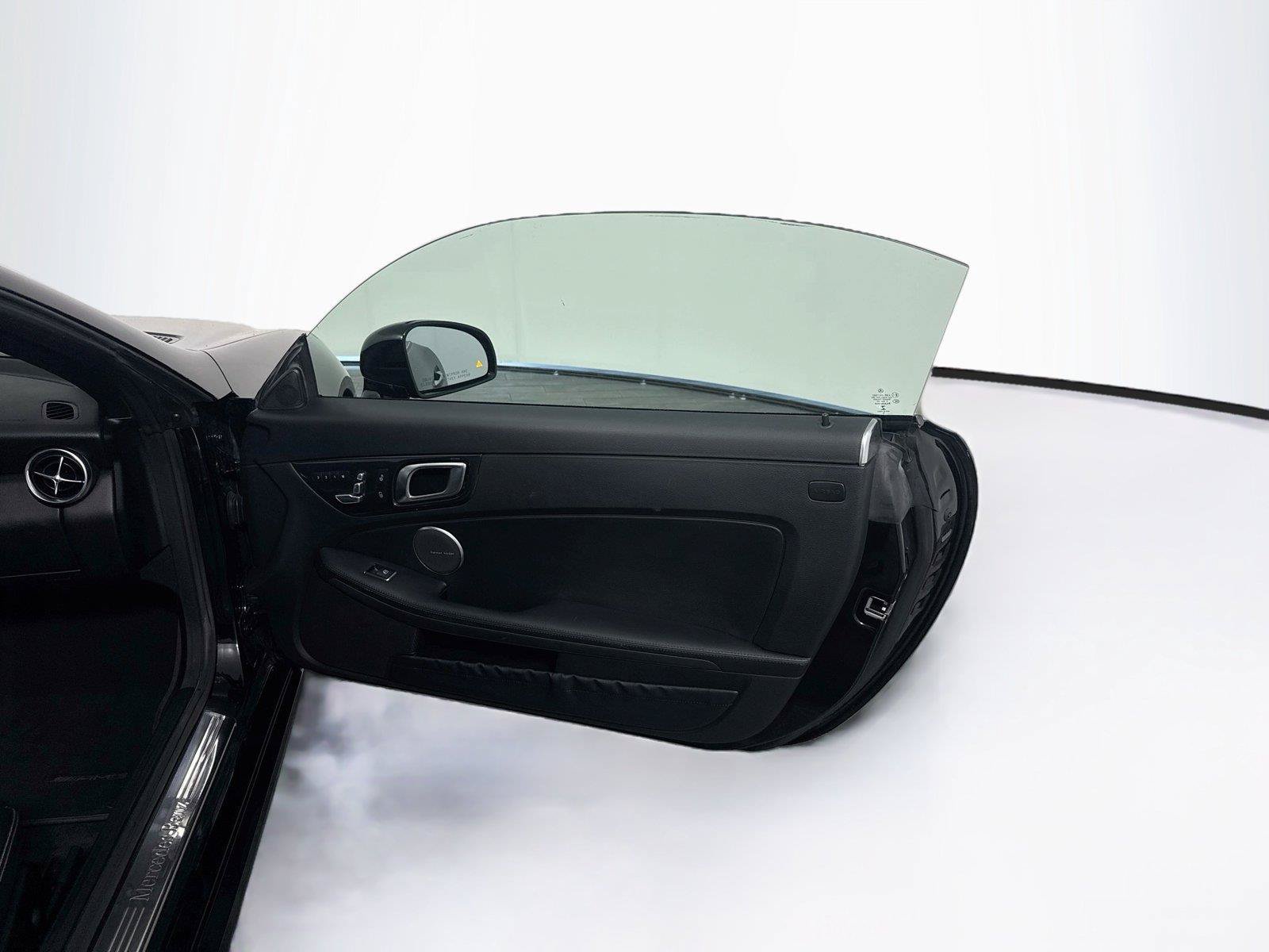 Used 2019 Mercedes-Benz SLC 300 image 23