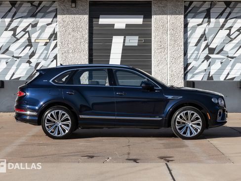 Used 2022 Bentley Bentayga image 18