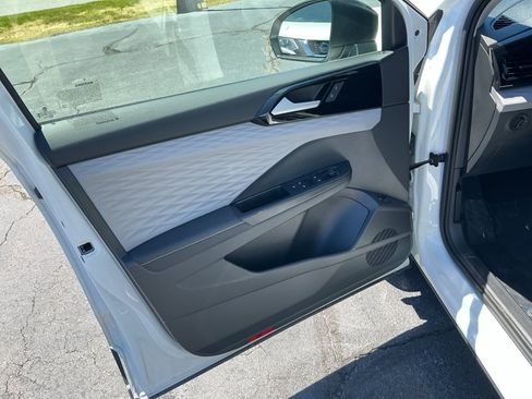 Certified 2024 Volkswagen Taos S FWD image 32