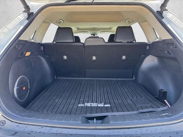 Used 2022 Toyota Corolla Cross XLE w/ Convenience Package AWD/4WD image 6