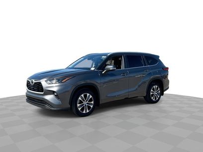Used 2023 Toyota Highlander XLE