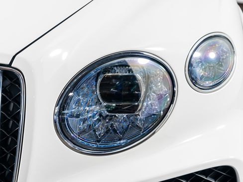 Used 2023 Bentley Bentayga Extended Wheelbase image 24