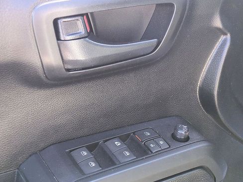 Used 2021 Toyota Tacoma SR image 12