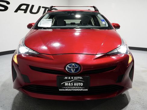 Used 2017 Toyota Prius Four image 2