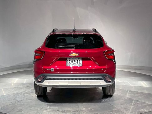 Certified 2024 Chevrolet Trax LT image 12