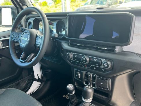 Used 2024 Jeep Wrangler Unlimited AWD/4WD image 18