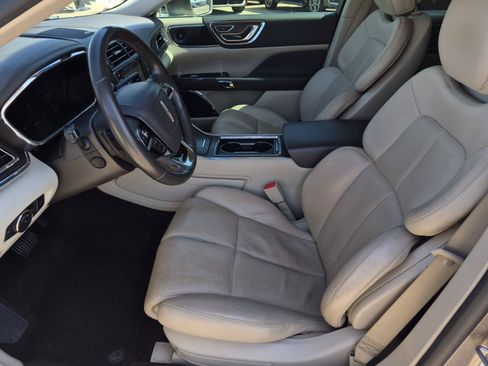 Used 2020 Lincoln Continental w/ Premium Package FWD image 13