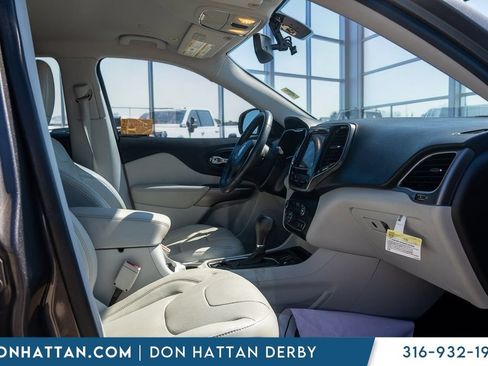 Used 2019 Jeep Cherokee Limited w/ Luxury Group FWD image 22