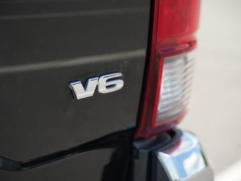 Used 2019 Toyota Tacoma SR5 RWD image 38