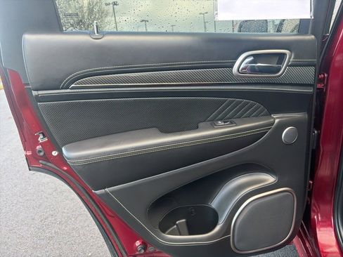 Used 2017 Jeep Grand Cherokee SRT image 17