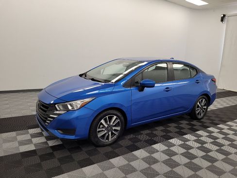 Used 2024 Nissan Versa SV FWD image 2