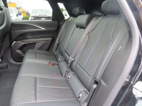 Used 2024 Cadillac Lyriq Luxury AWD/4WD image 39