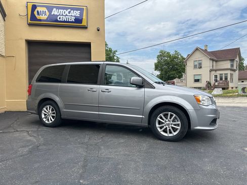 Used 2016 Dodge Grand Caravan SXT w/ Rear Park Assist Package FWD image 5