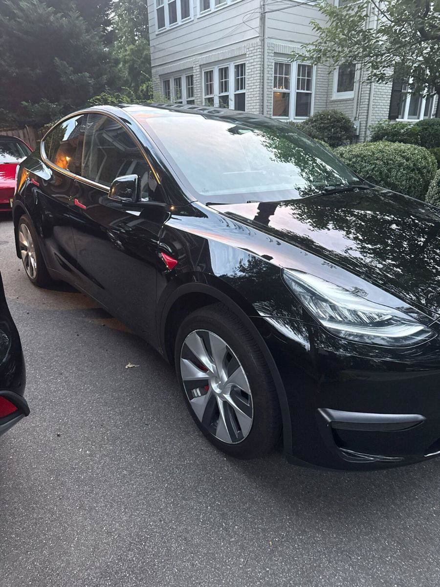 Used 2023 Tesla Model Y Long Range AWD/4WD image 2