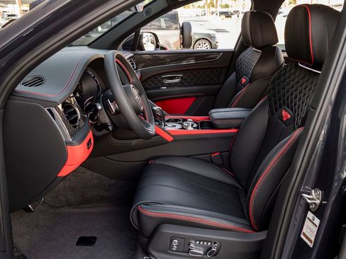 Certified 2025 Bentley Bentayga AWD/4WD image 17